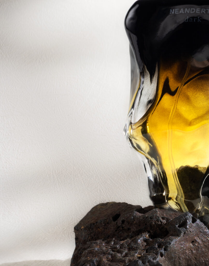 Neandertal Dark Perfume light detail