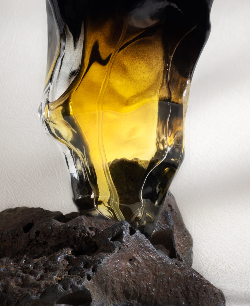 Neandertal Dark Perfume light detail 3